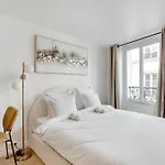 Cozy And Central Studio In Paris Share Save