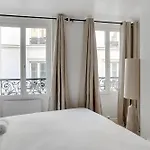 Cozy And Central Studio In Paris Share Save