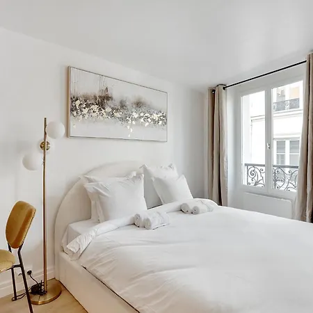 Cozy And In Share Save Parigi